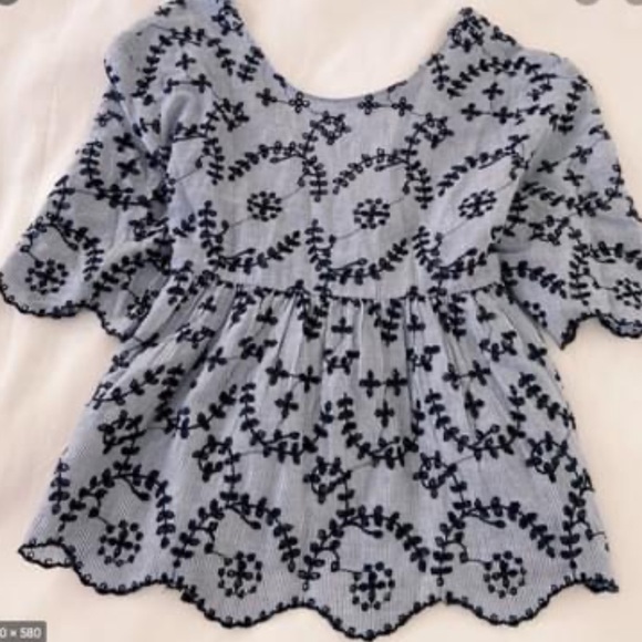 Zara Tops - SOLD💜Zara blue and white floral top